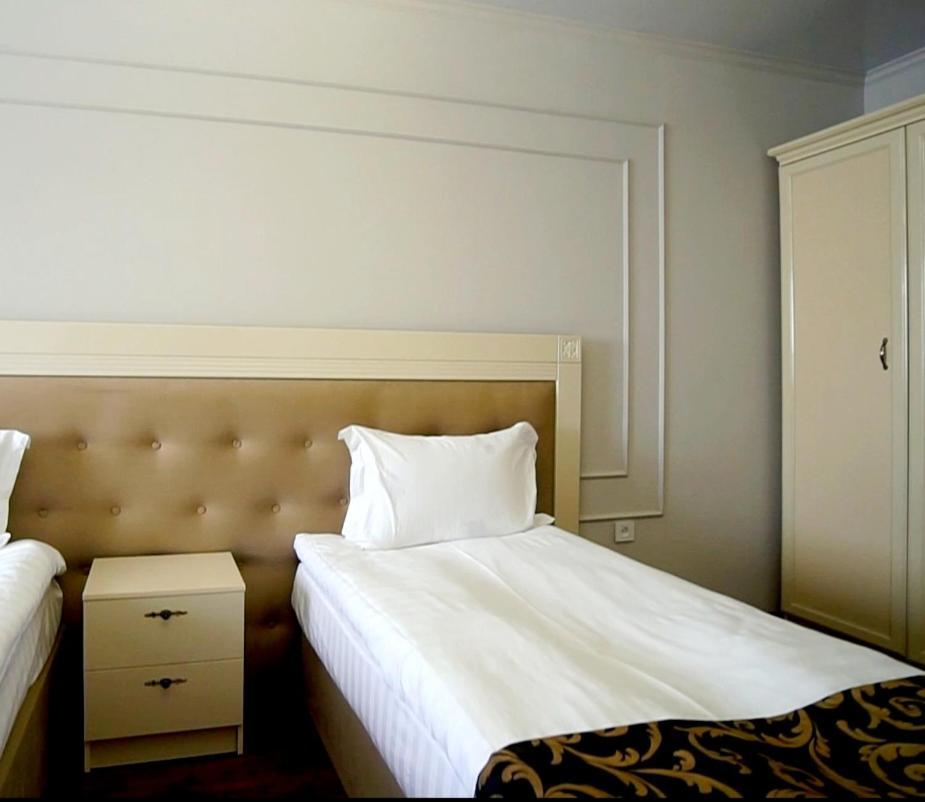 Lamiya Aparts Hotel Almaty Esterno foto